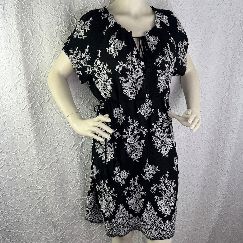 New York & Company Women's Dress XL Black‎ White Embroidered A-line